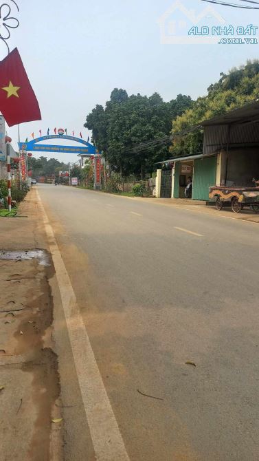 Mặt đường chính vân hòa Ba Vì Hà Nội  465m2 _ 100m2 thổ cư _ 15mặt đường - 6