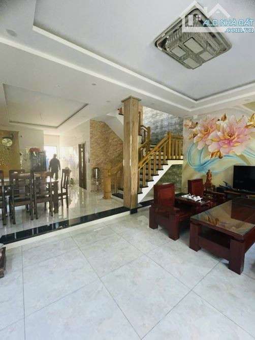 BÁN BIỆT THỰ GẦN BIỂN 3 TẦNG ĐƯỜNG CHU HUY MÂN, SƠN TRÀ- DT 160M2 NGANG 8M. GIÁ 10,5 TỶ TL - 6