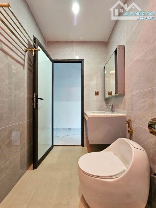 CHUYỂN NHƯỢNG NHÀ 4 TẦNG ĐỘC LẬP ĐƯỜNG NGÔ GIA TỰ, GẦN NGÃ 3 VĂN CAO - 6