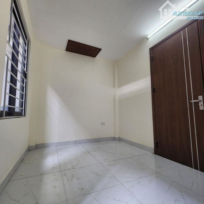 Nhà xinh trong đê Ngọc Thụy - 30m - 5.2 tỷ - 6
