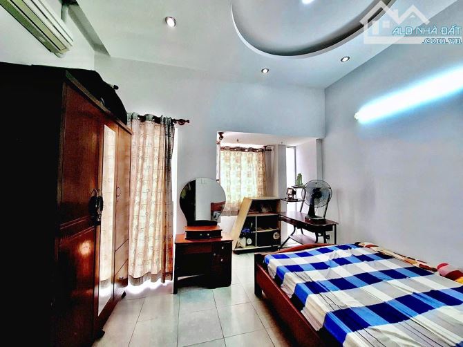 ✨ NHÀ 3 TẦNG BTCT MỚI ĐẸP, HẺM 1/ Ô TÔ ĐỖ CỬA, 42M2 (Ngang 4M x Dài 10.5M) SỔ A4 - 5,5 TỶ - 7