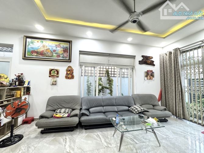 🌴 Bán nhà 3 tầng - 135mv, ngang 9m, 4 p.ngủ lớn - Không QH, LG, Hẻm xe hơi. Pháp lý chuẩn - 7