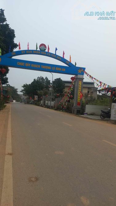 Mặt đường chính vân hòa Ba Vì Hà Nội  465m2 _ 100m2 thổ cư _ 15mặt đường - 7