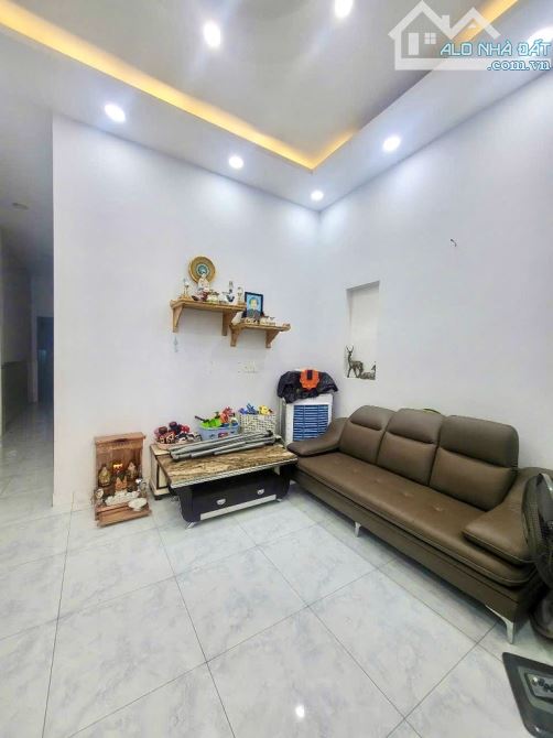 GIÁ TỐT NHẤT PHAN VĂN HỚN - NHÀ 2 MẶT HẺM TRƯỚC SAU - HẺM XE HƠI - 84m2 (4,5x21) Cấp 4 2PN - 7