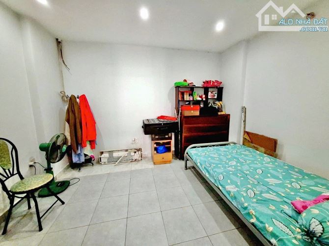 ✨ NHÀ 3 TẦNG BTCT MỚI ĐẸP, HẺM 1/ Ô TÔ ĐỖ CỬA, 42M2 (Ngang 4M x Dài 10.5M) SỔ A4 - 5,5 TỶ - 8