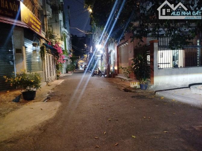 Nhà 3 tầng BTCT Gò Dầu, 55m², hẻm 6m thông, xe hơi vào nhà – giá 6.5 tỷ còn TL - 8
