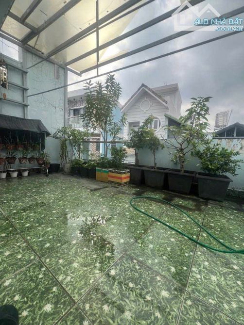 Chính chủ gửi bán nhà ngang 5m Phan Huy Ích xe hơi ngủ nhà 70m2 4 lầu BTCT gần chợ 8.5 tỷ - 8