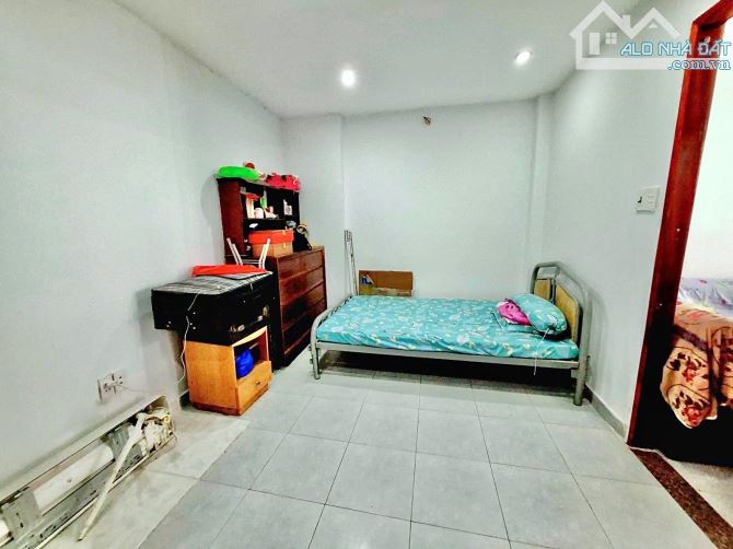 ✨ NHÀ 3 TẦNG BTCT MỚI ĐẸP, HẺM 1/ Ô TÔ ĐỖ CỬA, 42M2 (Ngang 4M x Dài 10.5M) SỔ A4 - 5,5 TỶ - 9