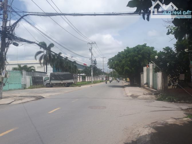 Bán đất mặt tiền tặng nhà xưởng. Vị trí đẹp, khu KD cực đỉnh Phạm Thị Giây. SHR full thổ