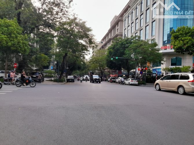 Hạ giá chào sốc bán gấp nhà biệt thự 4 tầng mặt phố Ngô Quyền, 800m2 MT 25m 399 tỷ