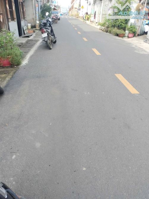 Đất mặt tiền chính đường Ngô Quyền sát chợ chiều Đức Trọng, Liên Nghĩa.  Dt: 5*26m full th