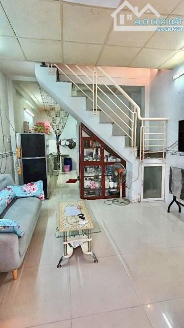 ✨ Nhà 2 Tầng gần Chợ Tân Hương, cách Mặt Tiền chỉ 30M, DT 28M2 (Ngang 3.6M x 9M) - 3,38 TỶ