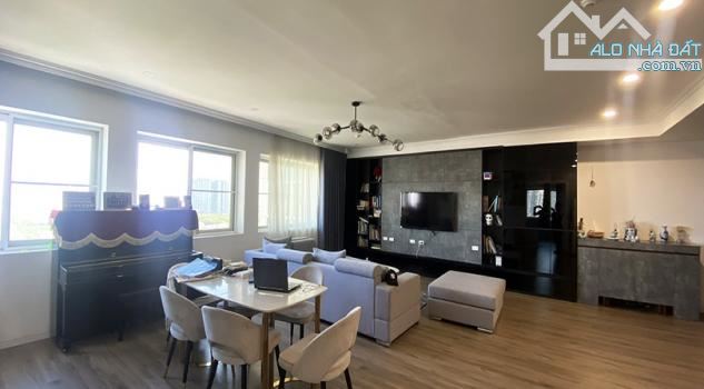 Chuyển nhượng căn góc, giá tốt, full nội thất hiện đại,tại E4  KĐT Ciputra Tây Hồ