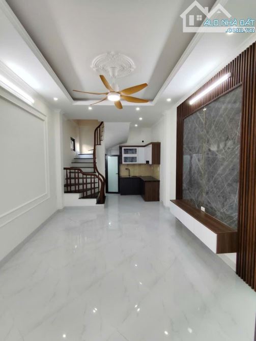 BÁN NHÀ TRƯƠNG ĐỊNH, HOÀNG MAI, NGÕ THOÁNG ĐẸP,  20M RA  Ô TÔ, 31M2, 6.6TỶ(CTL)