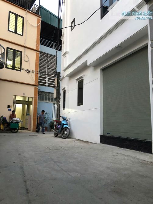 Bán Nhà lô góc 2 thoáng ,diện tích 38m2, 5 tầng , thị trấn Trạm Trôi , ô tô đỗ cửa