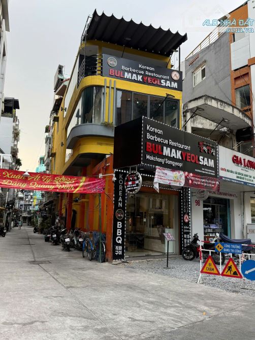 Nhà góc 2 MT đường Trần Hưng Đạo Q.1 DT:4,2 x 20m 3 tầng HĐ 85tr/th Giá 70 Tỷ