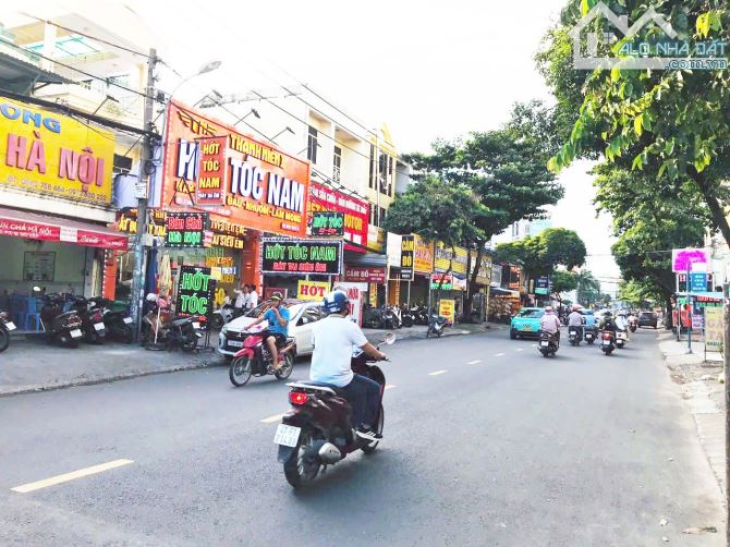 CHDV 2 MT Lê Đức Thọ. 7 Tầng + Thang máy. Cho thuê 65 tr. 10 căn shophouse. Hơn 14 tỷ