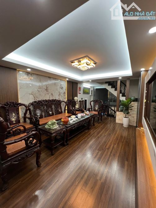 Bán nhà mặt phố Nguyễn Tư Giản - 70m² x 5 tầng + tum - nhà full nội thất - sổ đỏ chính chủ