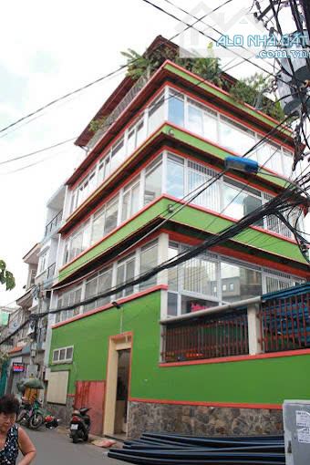 Nhà mặt tiền Đoàn Thị Điểm, Phú Nhuận. DTSD 600m2, trệt 3 lầu giá 80 tr
