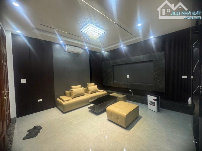 Bán nhà Nguyễn Văn Cừ 36m x 6 Tầng Giá 8,3 Tỷ Thang Máy Ô Tô Đỗ Full Nội Thất