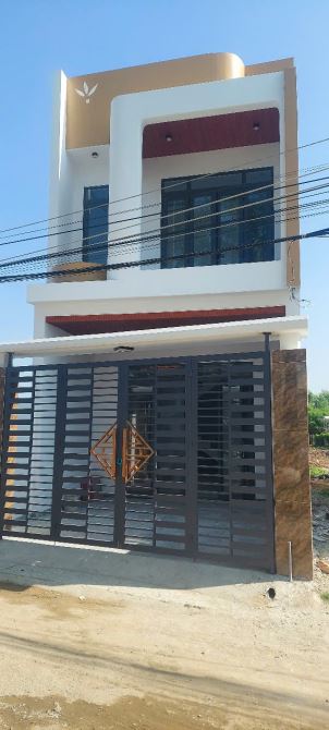 BÁN GẤP  NHÀ GẦN CHỢ THẠNH PHÚ 1T 1L 3PN 2WC 1PK SÂN TRƯỚC ĐỂ XE HƠI 7C gía 1ty500 SHR .