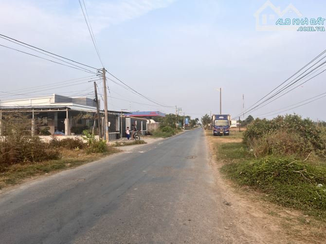Mặt tiền HL18 đoạn cách QL53 tầm 2km