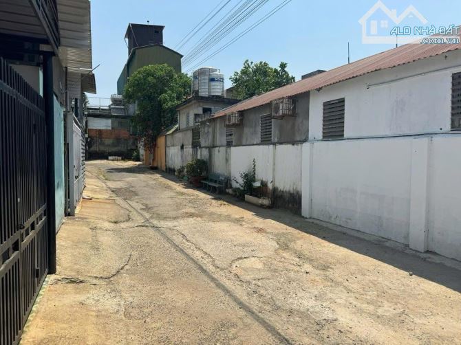 BÁN DÃY TRỌ HẺM 23 GIẢI PHÓNG - DT: 10x27m - H: TÂY BẮC - TC: 200m2 - 5,65 TỶ ( TLM )