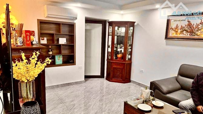 Bán nhà tập thể phố Nguyễn Trãi tt thanh Xuân tầng 2 tk 3pn-2vs thoáng mát
