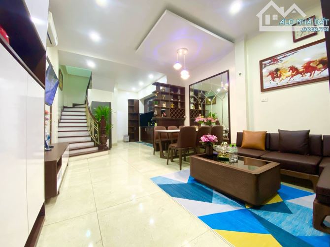 SIÊU PHẨM NGUYỄN VIẾT XUÂN – NHÀ ĐẸP Ở NGAY – FULL NỘI THẤT – 20M Ô TÔ TRÁNH – CHỈ 9.9 TỶ