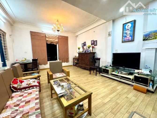 Hiếm, LÊ QUANG ĐẠO, 49m2 x5T, GẦN Ô TÔ. Dân xây Chắc Chắn, Tiện ích Ngập Tràn. Chỉ 8.2 tỷ.