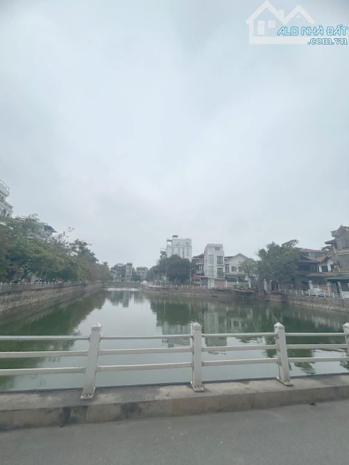 Bán đất Ngọc Thuỵ. 98m2. Mặt tiền 6m. Vỉa hè 3 oto tránh. Sát hồ điều hoà