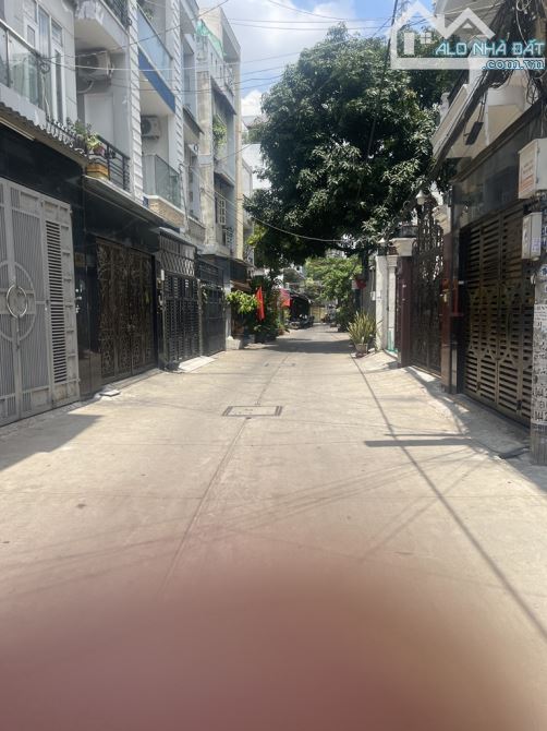 NGAY Khu chung cư Khang Gia - Phan Huy Ích; SIÊU THỊ Emart 2 - DTich 5.5*16(5PN) HXH thông