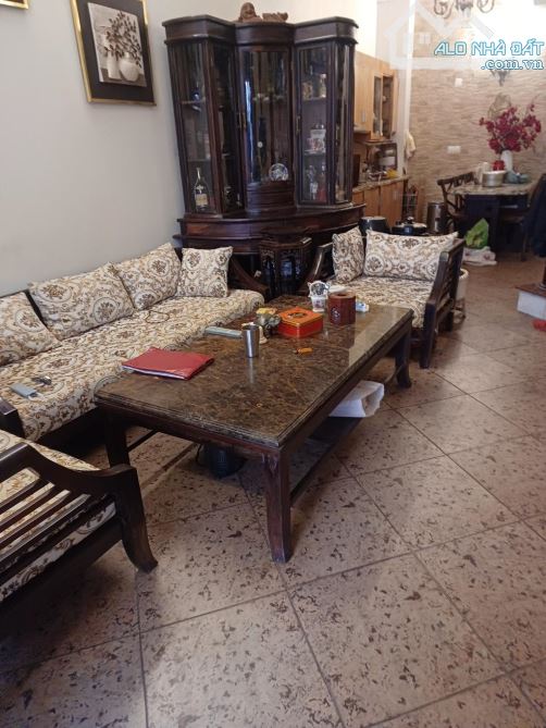 BÁN NHÀ PHỐ QUÁN SỨ-HOÀN KIẾM -CÁCH PHỐ 20m -NHÀ 5 TẦNG-DT 40 m2- nở Hậu