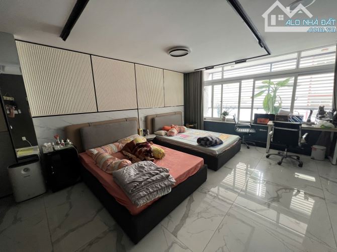 VILLA Nguyễn Văn Thương,P.25, Bình Thạnh .-DT: 9x14m. 3 tầng. tặng hết nội thất cao cấp.
