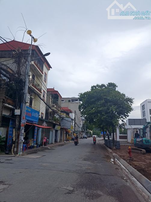 BÁN NHÀ PHỐ ĐỨC GIANG DT 85M2, C4, MT 4.5M - Ô TÔ TRÁNH - VỈA HÈ - KD ĐỈNH