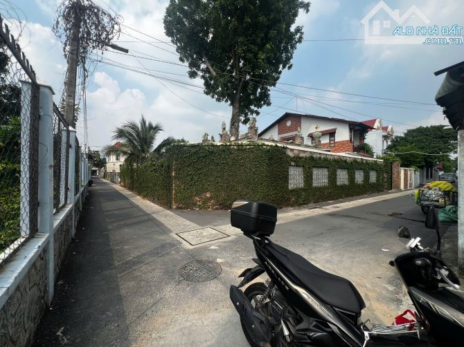 Nhà Phú Hòa sát DH Thủ Dầu Một: 10 x 48 có sẵn 5 phòng đang khai thác cho thuê