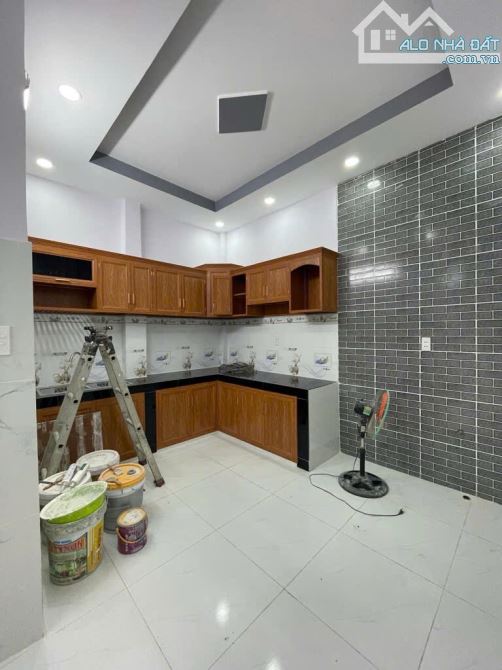 Bán nhà Bình Trị Đông, ô tô ngủ trong nhà,ngay Tên Lửa, 40m2, nhà mới, đẹp, 2 tầng,chỉ 4tỷ