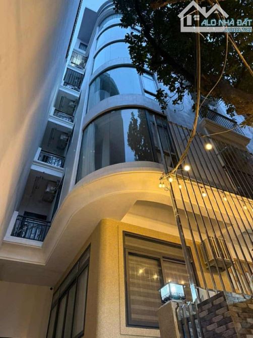 TOÀ APARTMENT 9 TẦNG với 23 PHÒNG KHÉP KÍN, PEN-HOUSE VIEWS TRỌN HỒ TÂY, DOANH THU 200tr