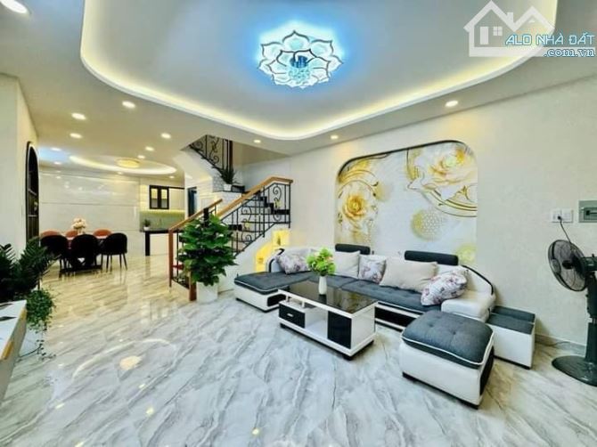 Nhà 2 tầng (4,2×12m), HXH, MT Nguyễn Oanh (trung tâm Quận) vào tới cửa 1km, nhỉnh 5x.tỷ