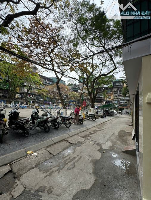 Bán căn tập thể  t1 đẹp, đối diện sân chơi siêu thoáng, vỉa hè đá bóng kinh doanh