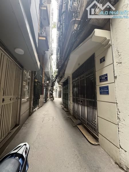 💥 Bán nhà ở phố Hào Nam 28m 5 tầng gần phố giá cả có bớt