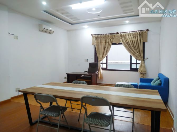 Văn phòng toà 30/4 dt 30m2 giá 5tr
