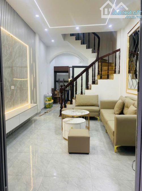 Bán nhà Đường Láng, Đống Đa, trung tâm, 4 tầng dân xây chắc chắn, ở ngay, 33m2, 7.4 tỷ.