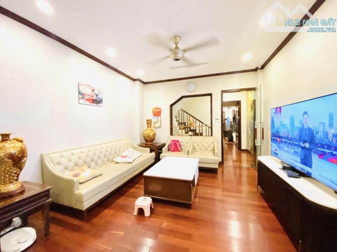 Bán nhà mặt phố Yên Bình gần Cầu Đen, vỉa hè rộng, kinh doanh các loại, 45m2, 14.3 tỷ