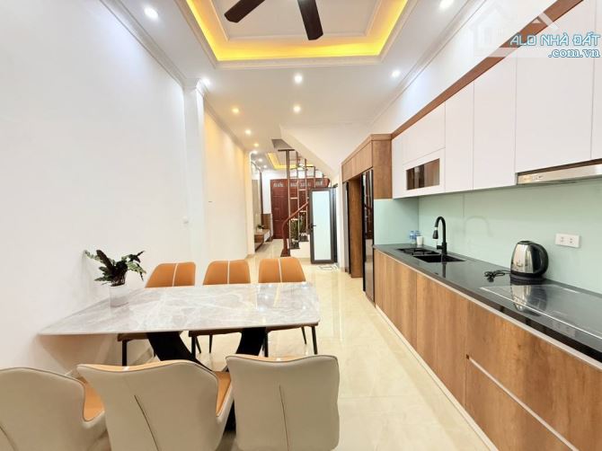 Bán Nhà Đẹp Ô TÔ Đỗ Gần, Nhỉnh 9 Tỷ , Góc Nguyễn Trãi Lương Thế Vinh