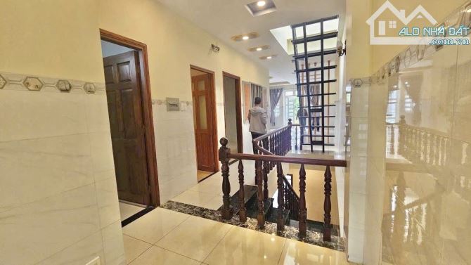 Nhà 1 Trệt 2 lầu + sân thượng P. Lái Thiêu Tp. Thuận An Bình Dương.