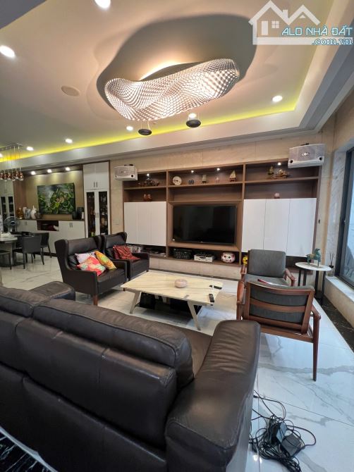 VILLA Nguyễn Văn Thương,P.25, Bình Thạnh .-DT: 9x14m. 3 tầng. tặng hết nội thất cao cấp. - 10