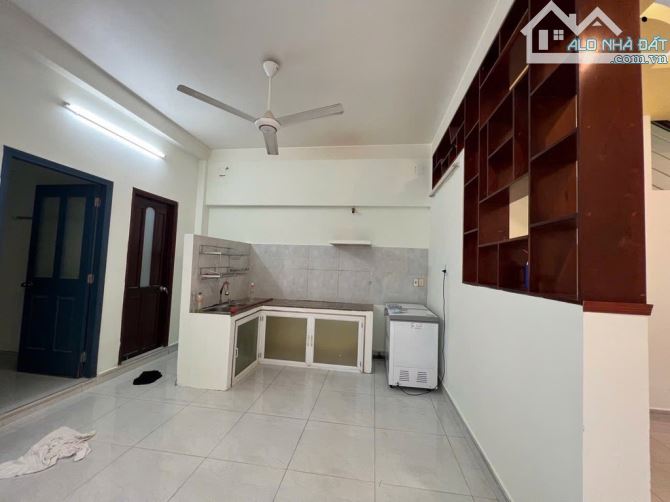 Bán gấp nhà đẹp ở ngay Phú Định, hẻm 4m rộng rãi, cao ráo, 100m2, ngang 5m, SHR. - 1