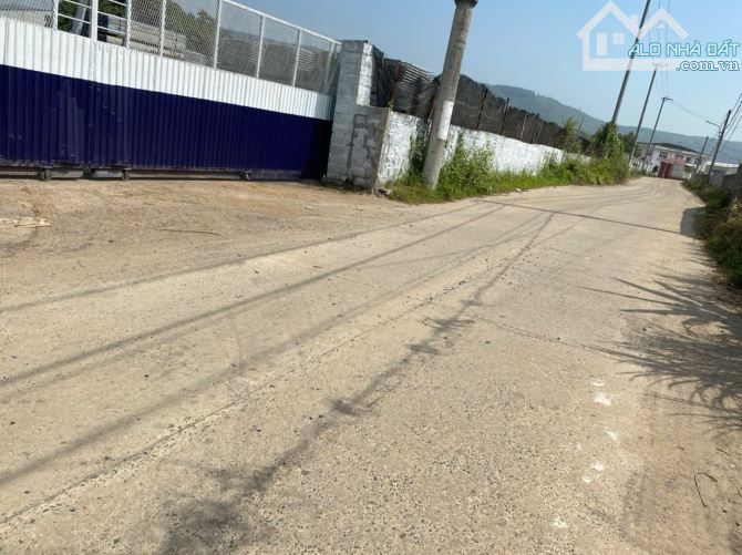 Đất làm kho bãi công ty 7000m2 có 200m2 đất ở đang cho thuê 19 triệu tháng - 1