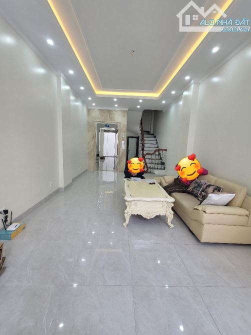 HÀNG ĐẸP NGUYỄN VĂN CỪ - 6 TẦNG THANG MÁY - Ô TÔ ĐỖ CỬA - SỔ VUÔNG VẮN - NHIỀU CHẤM GẦN - 1